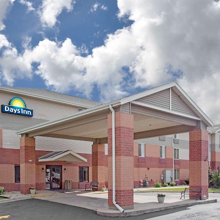 Days Inn By Wyndham Madison Ne/Windsor Ngoại thất bức ảnh
