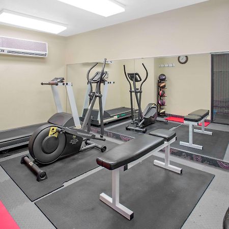 Days Inn By Wyndham Madison Ne/Windsor Ngoại thất bức ảnh