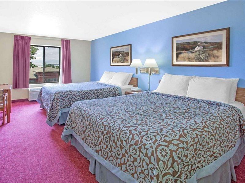 Days Inn By Wyndham Madison Ne/Windsor Ngoại thất bức ảnh
