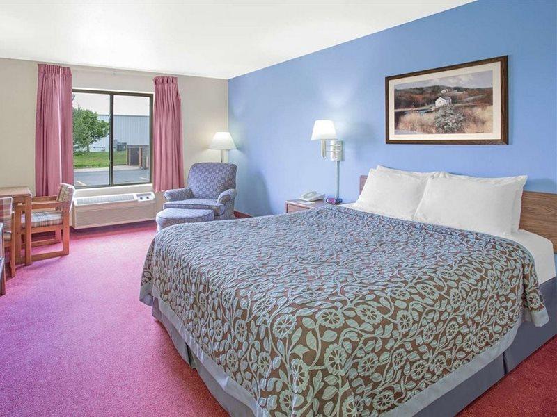 Days Inn By Wyndham Madison Ne/Windsor Ngoại thất bức ảnh
