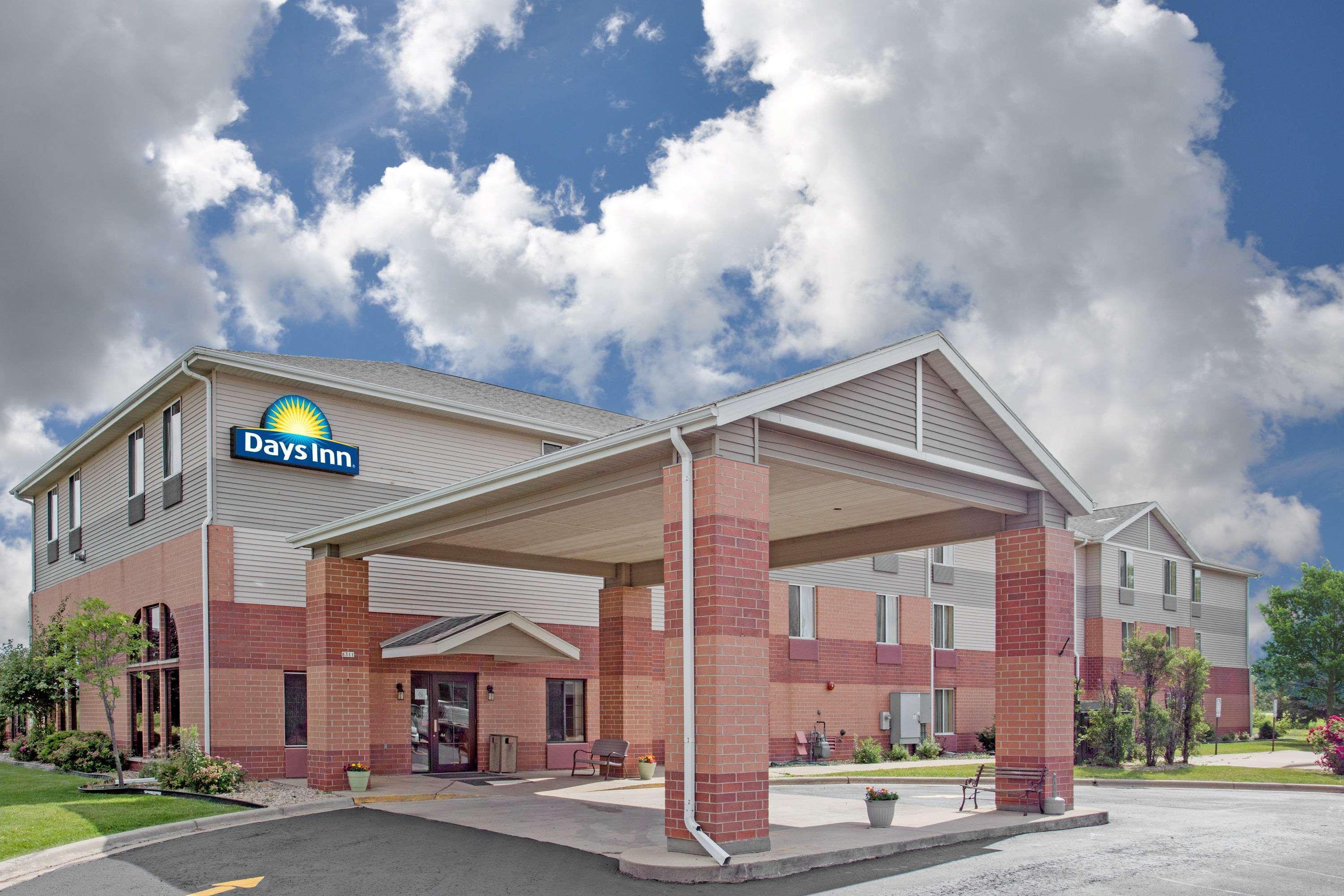 Days Inn By Wyndham Madison Ne/Windsor Ngoại thất bức ảnh