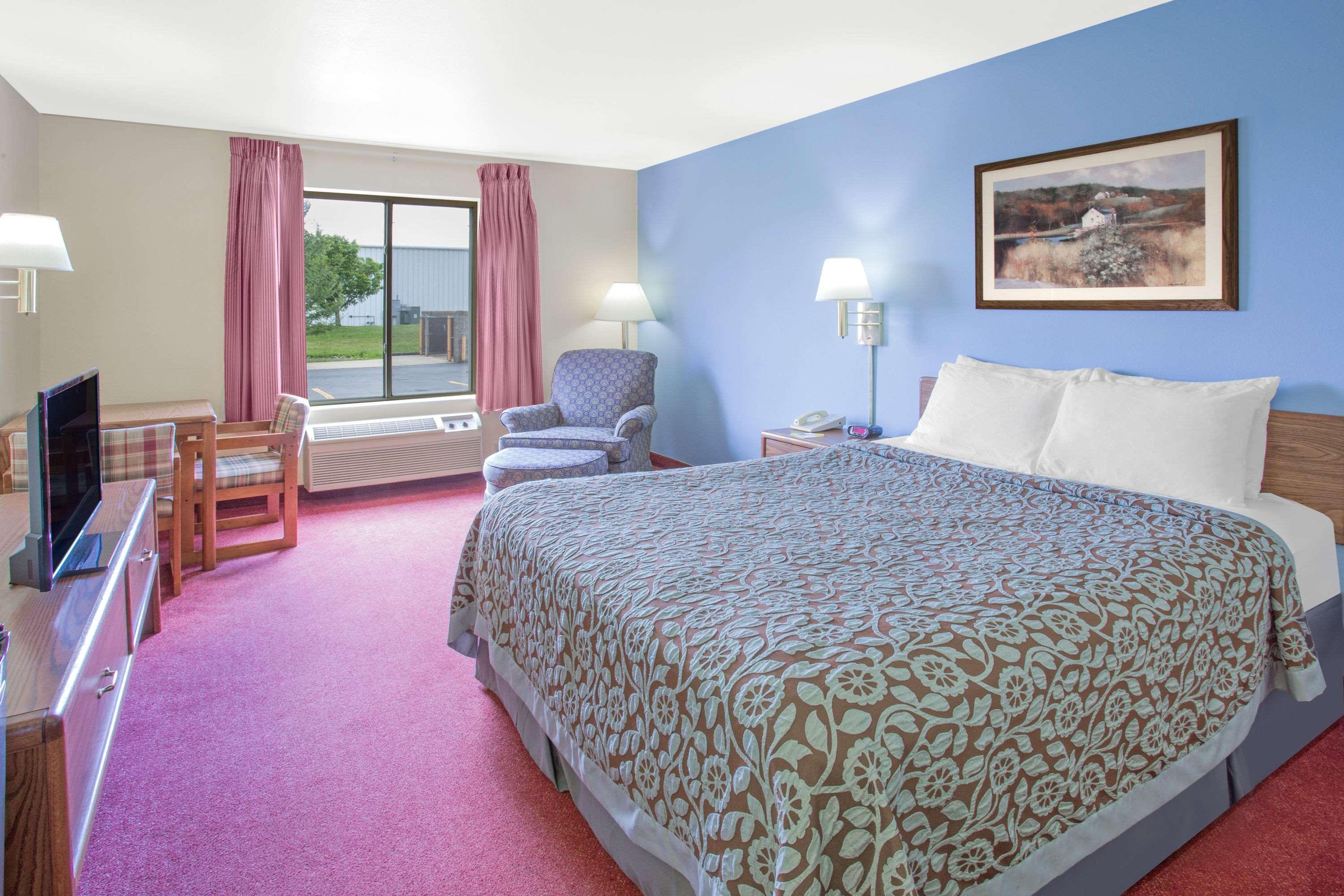 Days Inn By Wyndham Madison Ne/Windsor Ngoại thất bức ảnh