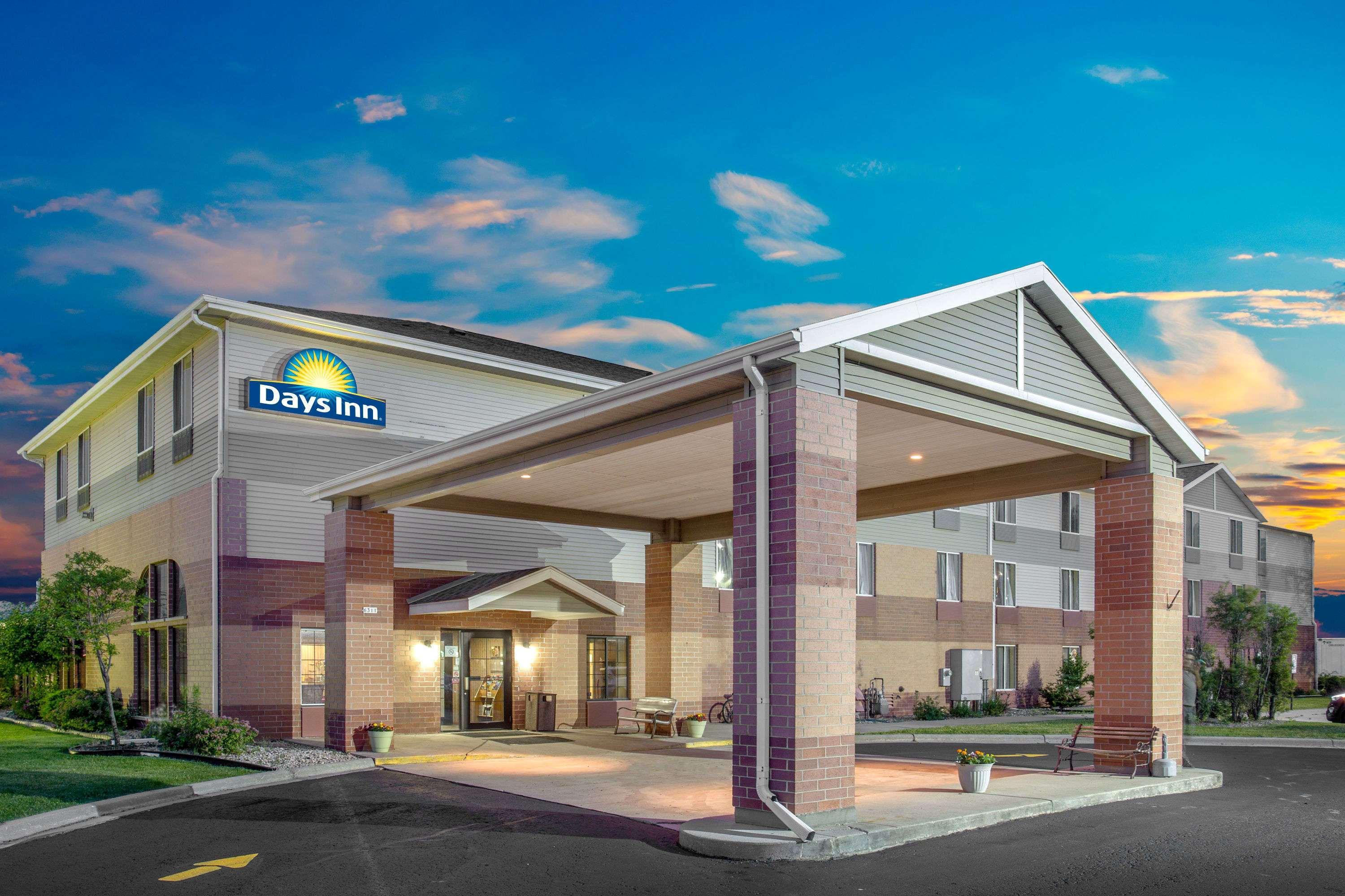 Days Inn By Wyndham Madison Ne/Windsor Ngoại thất bức ảnh